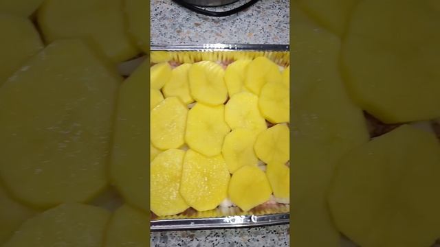 Запечённая картошка с фаршем на быструю руку. #еда #ужин #дача