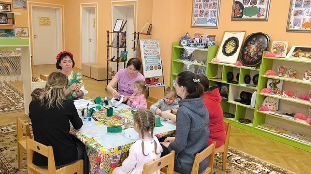 Русская народная празднично-обрядовая культура "Веночки к Троице сплетем и в музей наш отнесем"