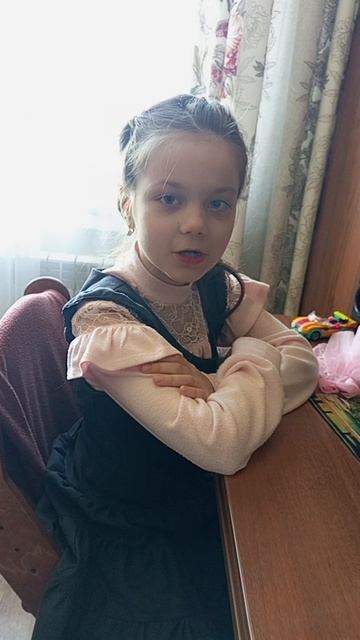 Катюша🥰 читает стих:Валентин Берестов Песня зайца.