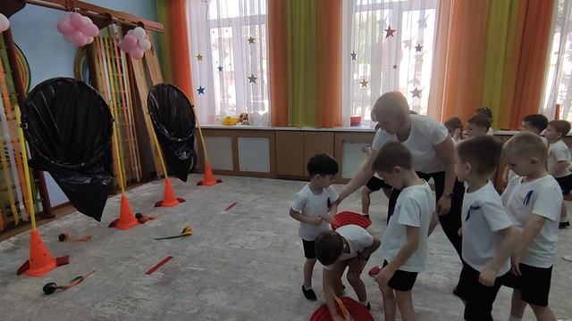 "комета летит чёрную дыру" игра для дошкольников.mp4