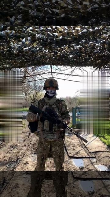 Передали комплект бронезащиты боевому медику танкового соединения группировки Восток ВС РФ.
