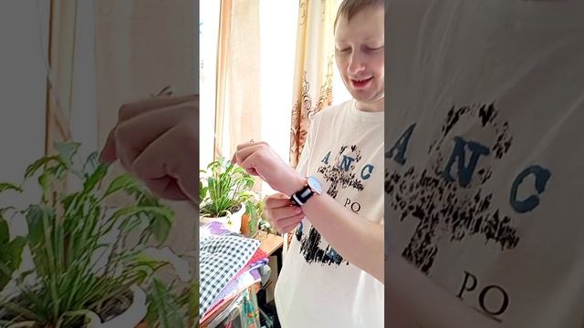 Заказал самые недорогие часы. Хоть и подделка но носить можно. Зато недорого.