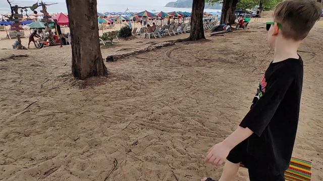 Первый день отпуска на ПХУКЕТЕ! Пляж Карон, обмен долларов и КОКОСЫ. Влог