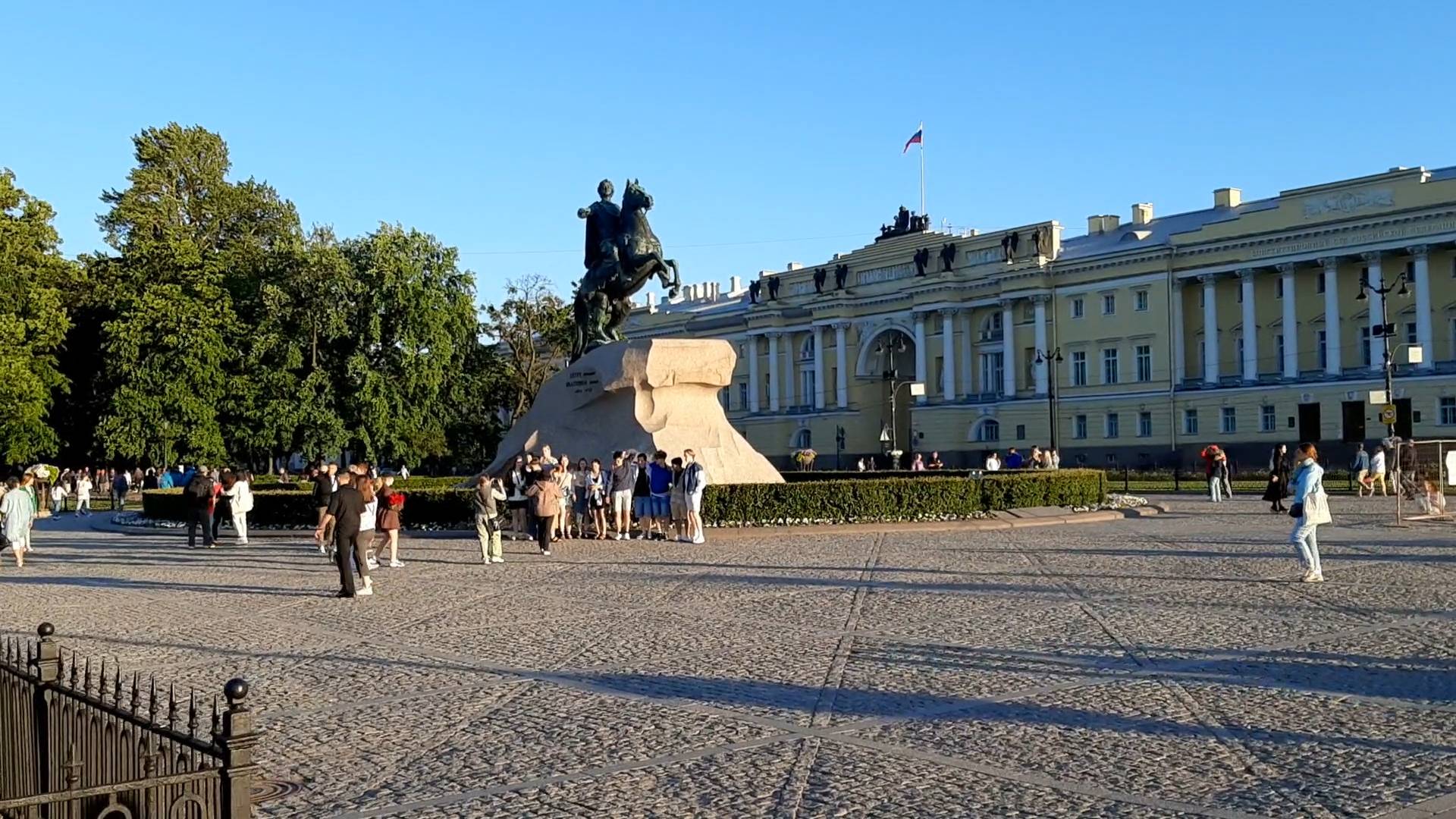 По улицам Санкт - Петербурга.