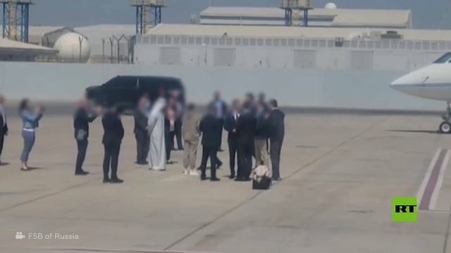 مشاهد لعملية تبادل سجينين بين الولايات المتحدة وروسيا في أبو ظبي