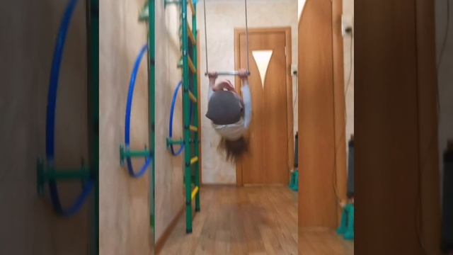 Музыка и Танцы и Полинка