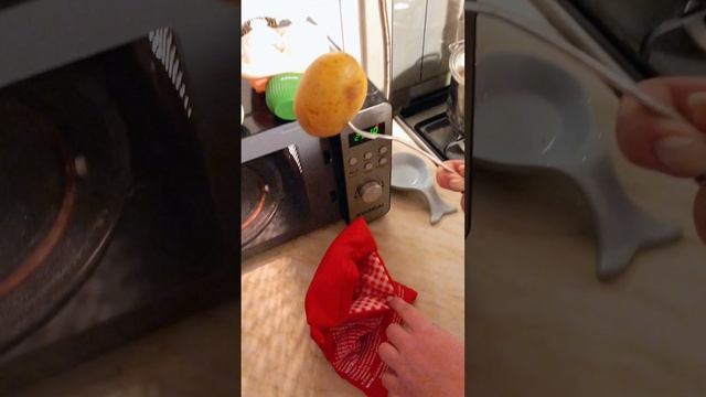 Как приготовить картошку в микроволновке