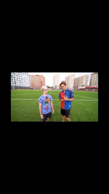 сколько футболистов играют в футболе