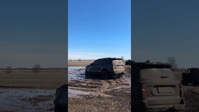 Танк 500 купается в грязи 2