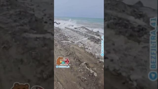 Дорога на Октябрьский на Камчатке опять размыта.Охотское море