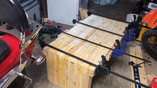 DIY SUPER STRONG RUSTIC COFFEE TABLE UNDER $50