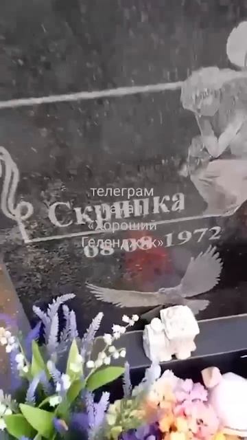 В Геленджике две школьницы осквернили кладбище ради лайков в соцсетях !!!