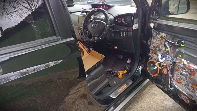 Установка Dl audio Gryphon 165pro в toyota Bb qnc21