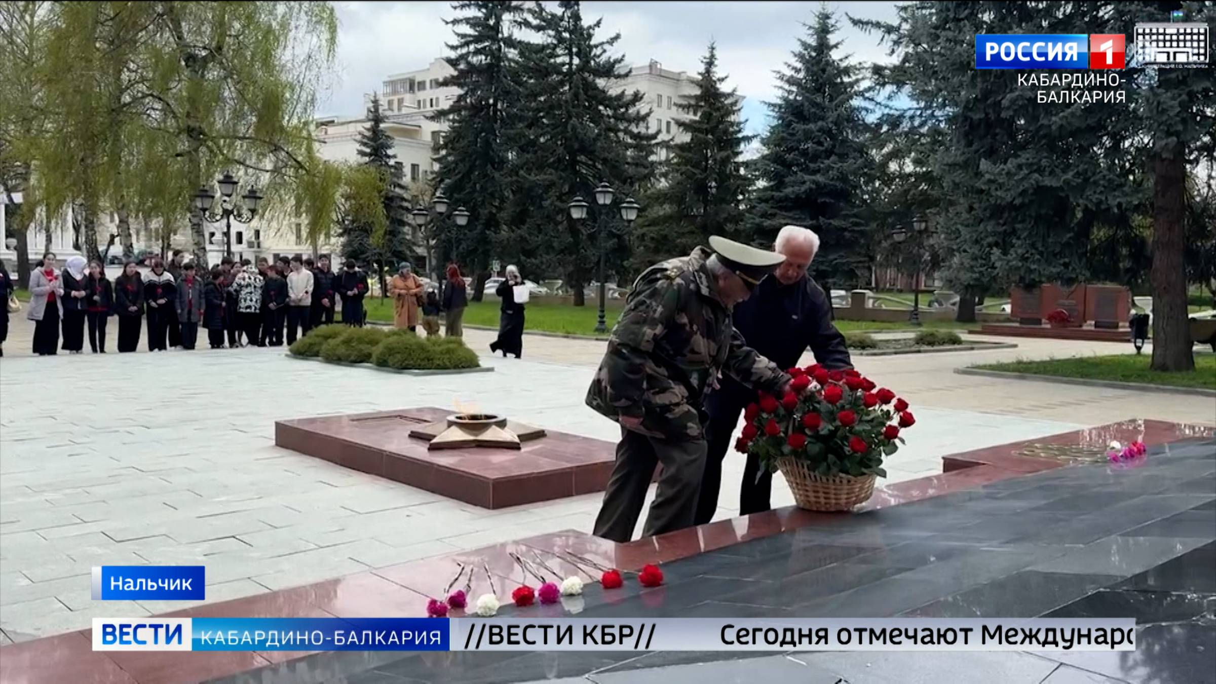 В Нальчике возложили цветы к Вечному огню