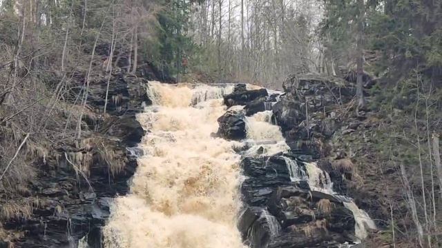 Водопад Белые мосты в Карелии