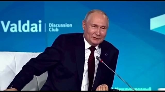 Бабулька напудрила нос...