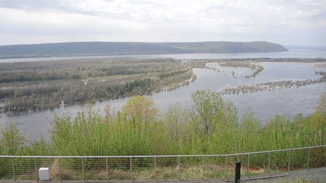 Прогулки по Самаре • Смотровая площадка в посёлке Управленческом (Вертолётная). Апрель 2024.