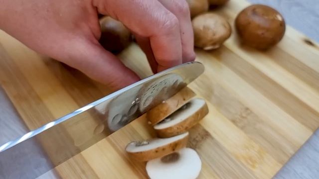 Картошка в духовке по особому. Вкусно, сытно, красиво - подойдет и на праздничный стол_просто так.