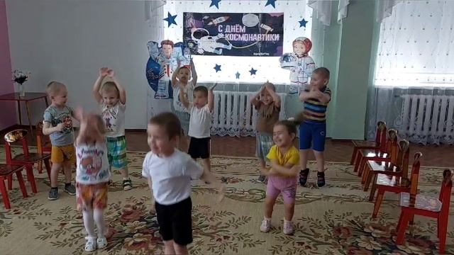 "На огромном небе, звёзд не видимо"