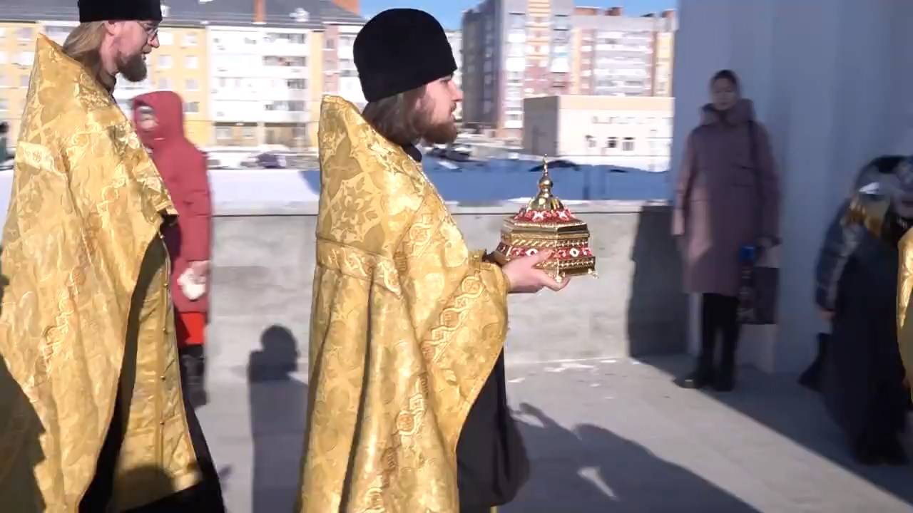 2025 02 24 Для поклонения: ковчег с частицей мощей великомученика и целителя Пантелеимона в соборе.