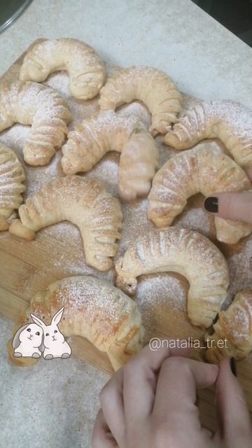 Рогалики с творогом и вишней