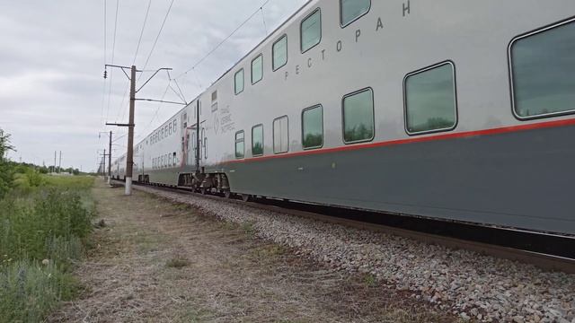 електровоз ЭП1М-674 со скорым поездом №28 ТАВРИЯ Москва-Симферополь