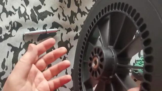 Как поменять колесо на китайской коляске