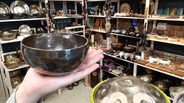 Кованая поющая чаша Plain Black ( 13,6см, Нота: Ми, 329 Гц ) Сайт: https://shamanic.moscow
Купить: