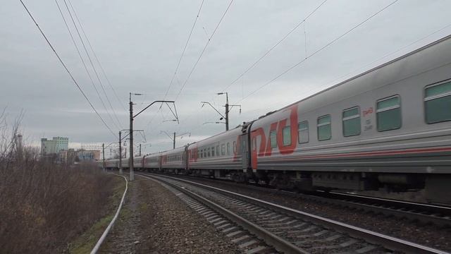 ЭП1М-570 с поездом №62 Москва-Нальчик приветливой бригадай прибывает на станцию Миллерово