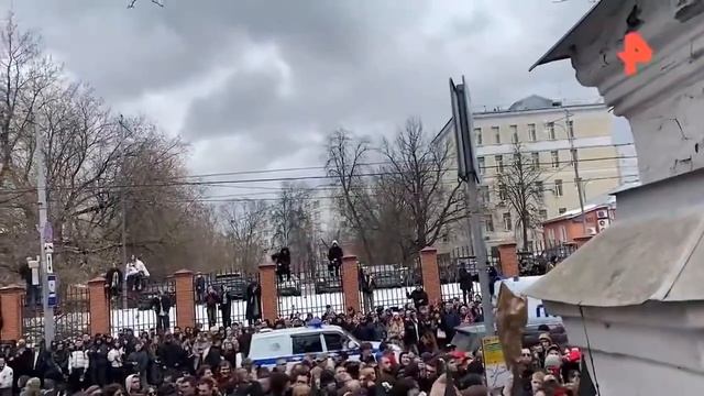 ‼️Минимум пять человек были задержаны на церемонии прощания с рэпером Пашей Техником‼️