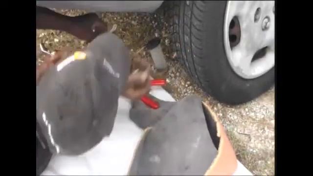 How to BLEED Brake LINES on a 2001 dodge neon