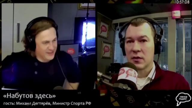 На российские стадионы вернется пиво — глава Минспорта Дягтерев одобрил эту инициативу.