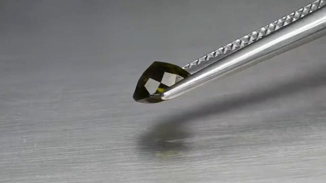 Натуральный зеленый Турмалин овал 5.6x4.7мм 0.57ct