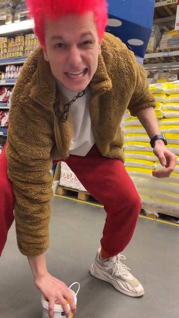 Бруно 251. Когда у вас большая разница в росте и для твоего друга все кажется маленьким 😂 #shorts