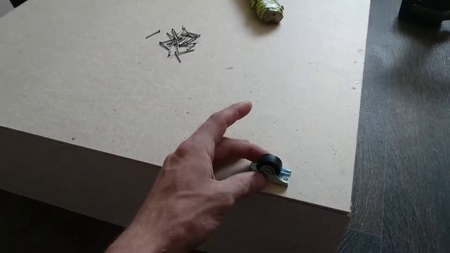 Сборка недорогой мебели. Что такое эконом - класс ?  Видеообзор