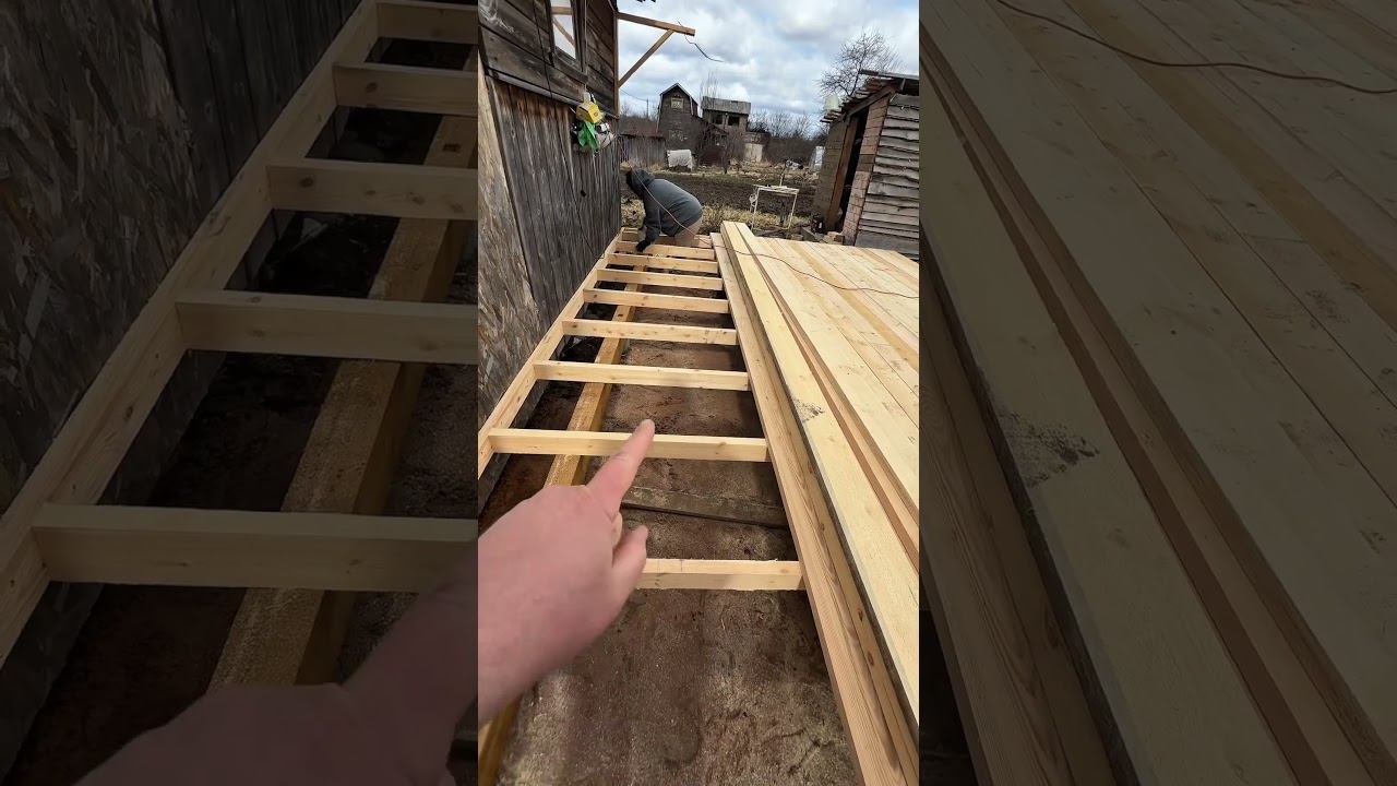 Начали стелить пол веранды