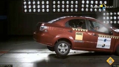 Tsuru vs Aveo prueba de choque