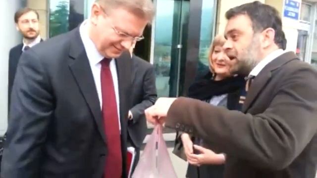Протест пред ЕУ: симит погача за Филе 09.04.2013