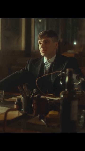 Создал напряжение завязав шнурки // #фильмы #кино #shorts