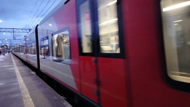 Электропоезд Ласточка ЭС2Г-238 Сообщением Вел.Новгород-Санкт-Петербург Отправляется с платформыТосно