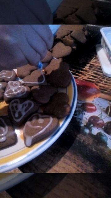 Первый опыт украшения имбирных пряников.