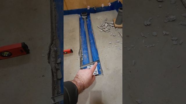 В Гусево укладываем плитку на пол
