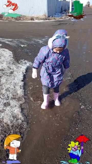 весна ,лужи, Тахмина бегает по лужам