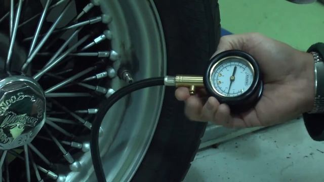 Draper Tyre Pressure Gauge To view our full range of products please visit www.holden.co.uk.