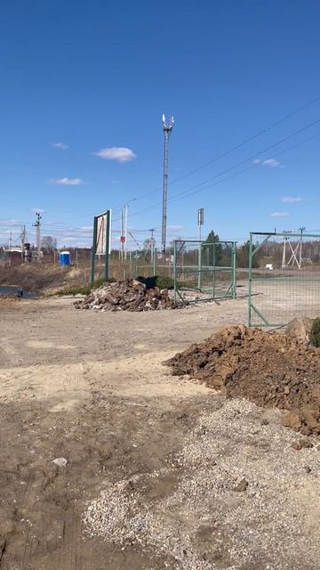 Первые деревья в Тюменском Фишпарке