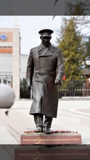 Памятник Юрию Гагарину в Брянске открыт 12 апреля 2014 года и установлен на бульваре имени Гагарина.