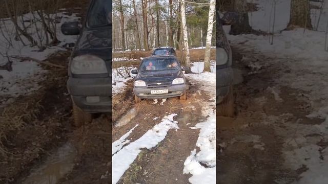 Застрял на ниве в луже