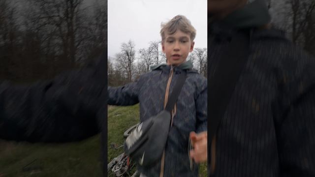 Холмы и Саня съежает туда сюда