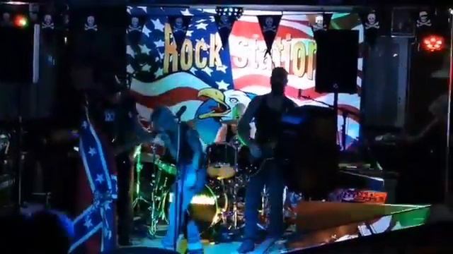 ROCK STATION BAND BAR AU MUSTANG BAR A DOUVAINE 74