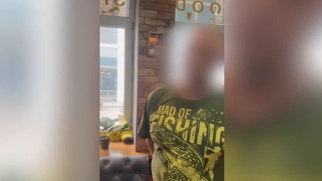 Донецк. Сотрудники полиции наведались в кафе "Титул" на ул. Постышева.